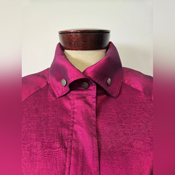 Kerrybrooke Shiny Magenta Jacket With Button Down Collar and 3/4 Sleeves. Small - Picture 6 of 15